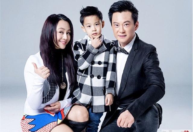44岁曹颖近况,儿子王子长大,老公越来越红,夫妻恩爱幸福