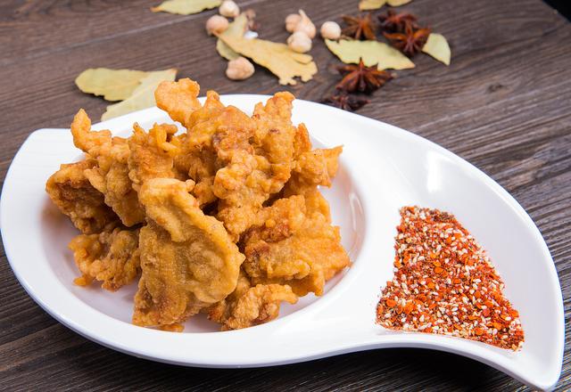 五星级主厨说漏嘴,炸酥肉不要用水调面糊!