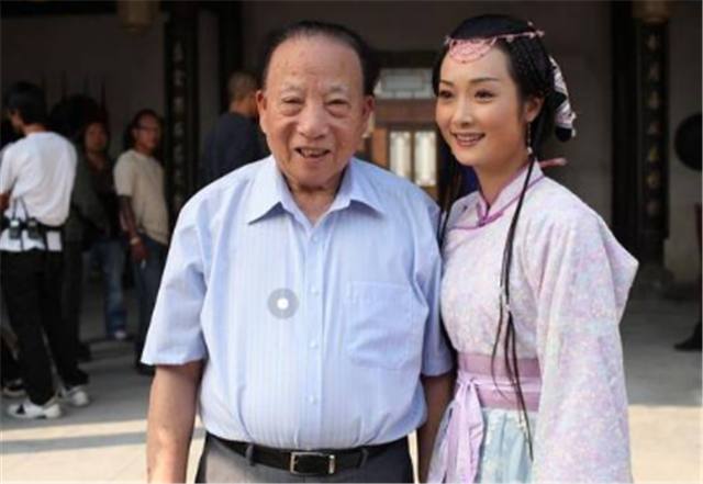 白手起家,40岁身价千亿,今82岁坐拥豪车,还分公