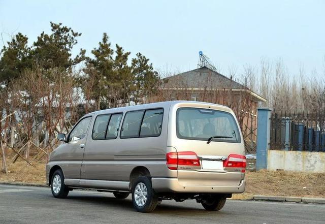 车主为面子将屌丝车改装成丰田豪车,但还是没逃过交警的火眼金睛