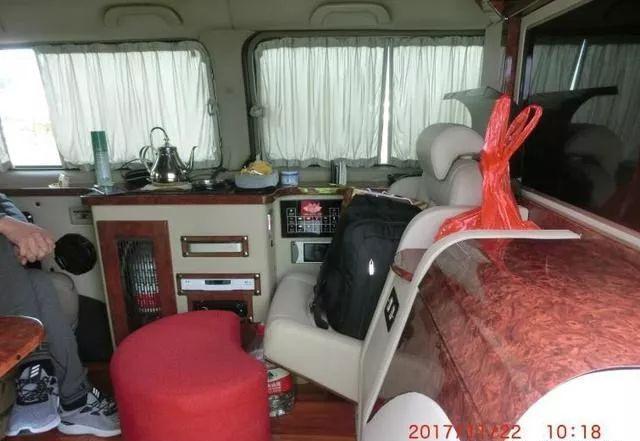 车主为面子将屌丝车改装成丰田豪车,但还是没逃过交警的火眼金睛