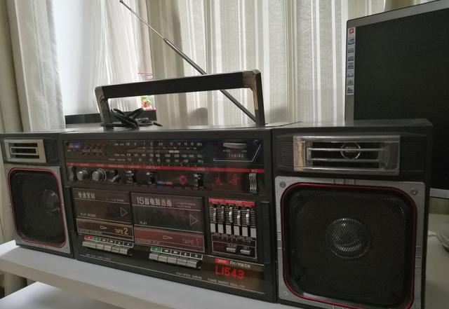 80年代流行的燕舞收录机,你还能记得一曲歌来一片情吗