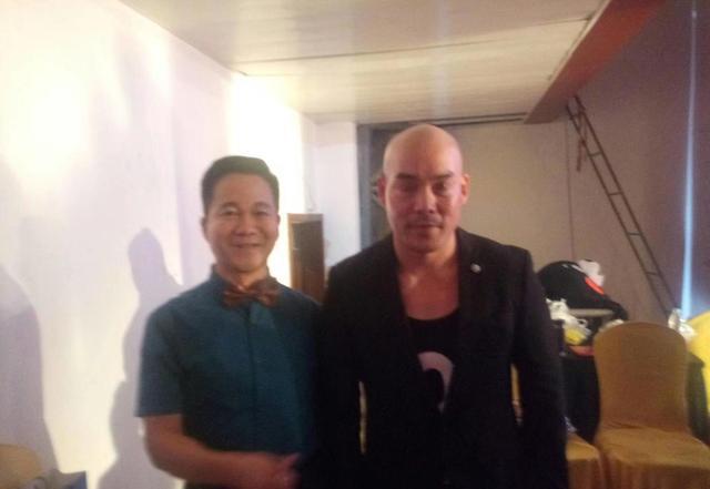 歌手李懿轩参加“济南华夏综艺盛典慈善中秋晚会”!