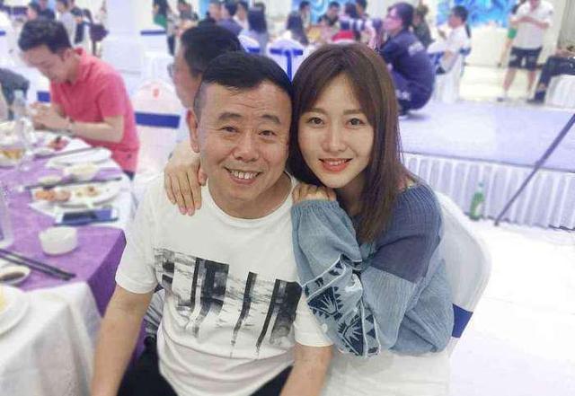 同是嫁入豪门，潘阳掌管经济大权！而她被前夫害的无人敢娶