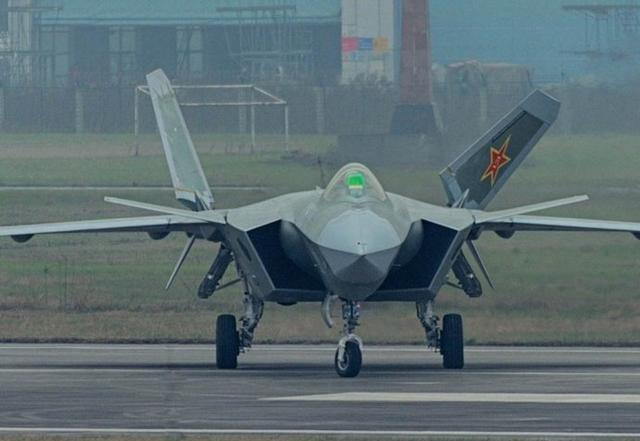 为何歼二十被世界航空专家公认为四代机中气动外形是最好的