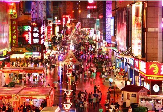 漫步在青岛的这些街头,感觉整个人生都圆满了