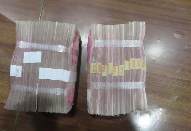 朋友把20万现金落在男子车上 男子归还又忘高铁上