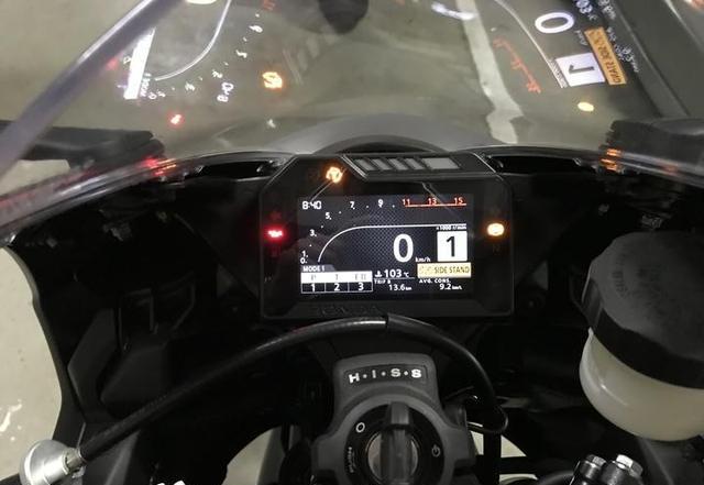 2017 CBR1000RR店内实拍