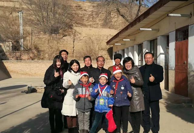 着直播教师团队开启了直播课堂,常文轩"网红"的成长之路也由此诞生