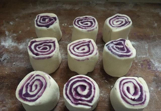 紫薯花卷做出来很有食欲,小孩子最喜欢吃的一道美食哦