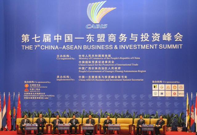 日本“出云”号直升机母舰搭东盟军官南海搅局，中国一招可让其自悲到底！