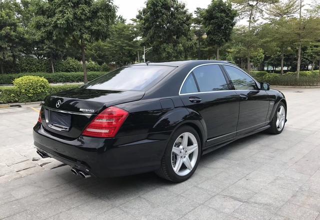 低调怪兽 性能轿车 30多万拥有 2013款奔驰s63 amg 黑色黑内 德版
