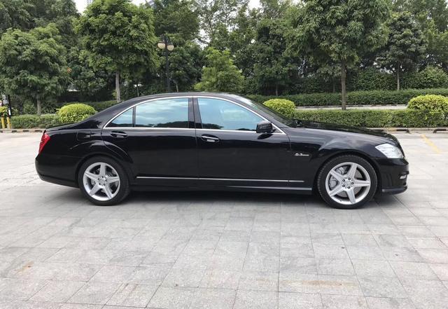 低调怪兽 性能轿车 30多万拥有 2013款奔驰s63 amg 黑色黑内 德版