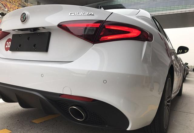 赛道试驾Giulia,还是宝马330im吧
