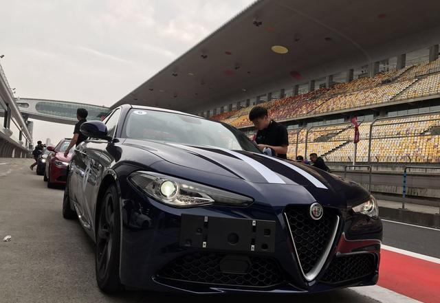 赛道试驾Giulia,还是宝马330im吧