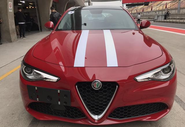 赛道试驾Giulia,还是宝马330im吧