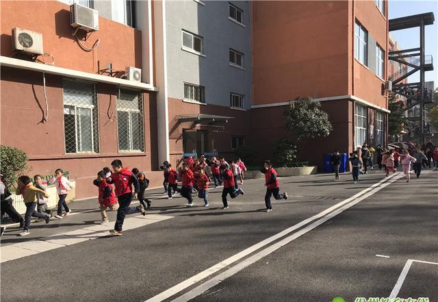 远离危险 我们在行动——徐州市华杰实验学校安全演练