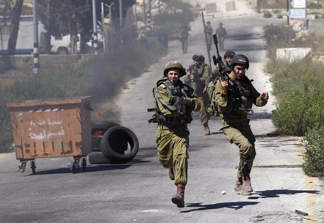 以色列连续发动十次空袭 宣布全境封锁:以军要围起来 吊打哈马斯