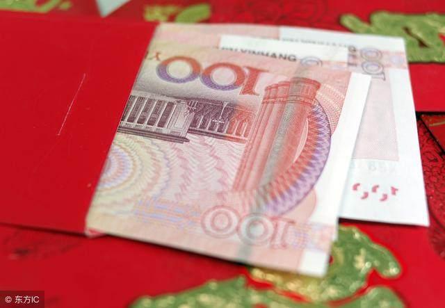 我结婚,同事送上了红包,上班后,我退给了他,微信