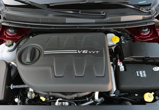 售价16万的美系豪车, 车长4米9, V6发动机, 气场不输奔驰