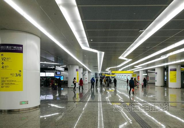今天重庆地铁10号线试运营,从机场T3航站楼到