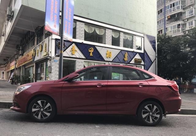 2018款长安悦翔V7上路, 颜值媲美雷克萨斯, 6