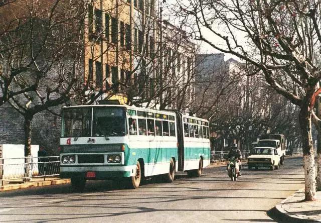 从一组你从没见过的老照片,看80年代的昆明生