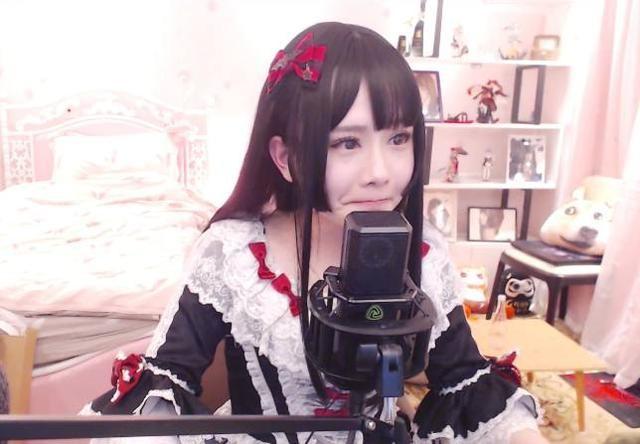 轩墨宝宝转会虎牙查房骚男,骚男赶紧告诉七哥