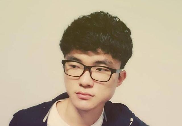 周淑怡深入SKT的基地探访,Faker会成为斗鱼L