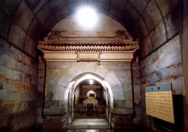 明十三陵的定陵石门有何巧妙之处?!