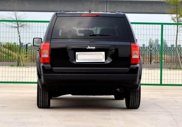 全新jeep自由客, 落地价不到30万, 动力超强!!