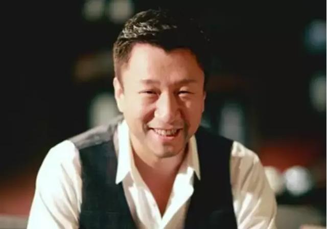 孙红雷也属于长相通俗可演技轶群的实力派,他本身加入综艺节目有意