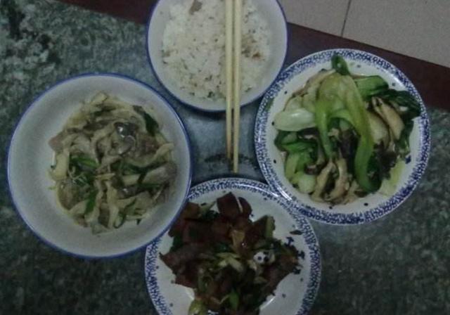 去城里看儿子，当天儿媳给我端出剩菜剩饭，临走我含泪留下十万