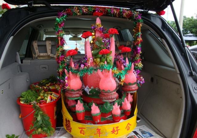 哥哥结婚给女方很多彩礼,女方回礼更霸气,羡