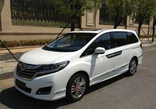 花8万多提一辆长安mpv 去上牌被喷字 车主气的想退车!