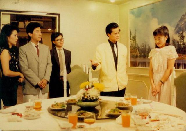 首唱《弯弯的月亮》红遍全国，29岁告别歌坛，40岁离世死因成谜