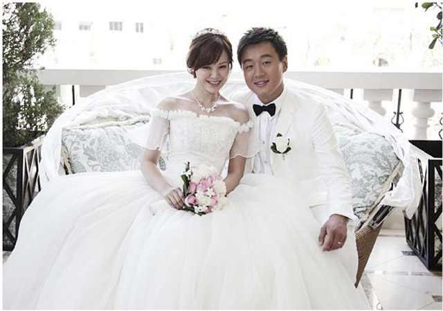 佟大为全家近照, 二女儿长相尴尬, 儿子是翻版佟大为