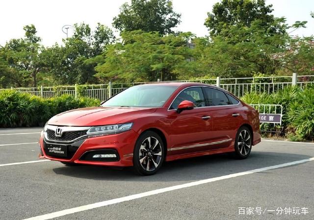 2.0L+CVT配独立悬架，一箱油跑900Km，卖18万还买啥本田雅阁？