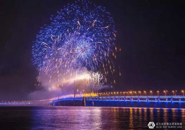 这些照片帮你留住海上烟花大会的美好