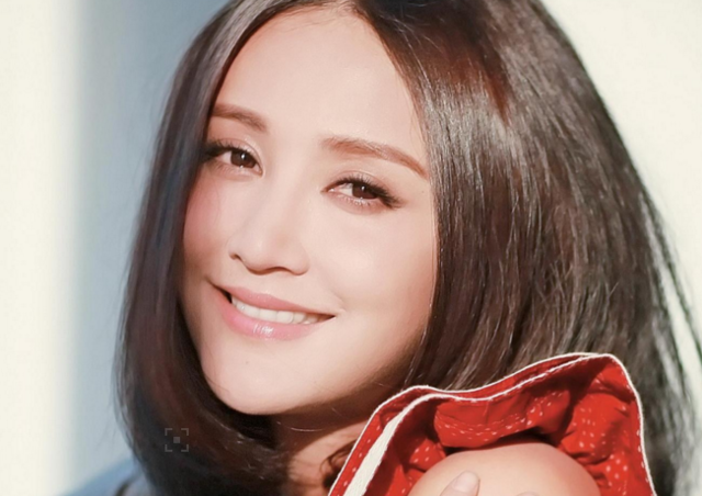 袁弘老婆张歆艺整容失败,现在脸部浮肿丑哭众