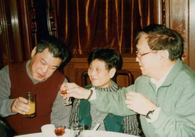 他是我国一级导演，一生却三个孩子患精神病，两个死在自己面前！