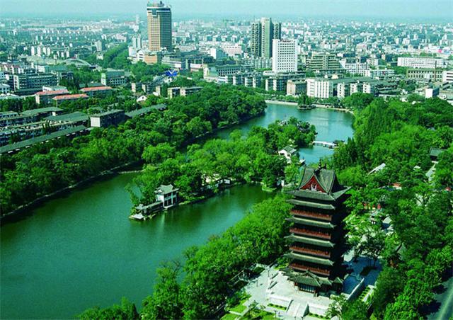 十年前被嘲笑是中国最大县城, 如今发展迅速, 该