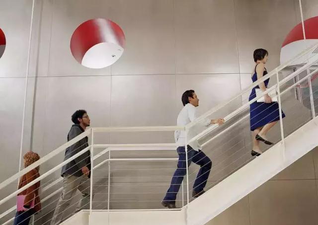 小细节大文明:上下楼梯礼仪篇