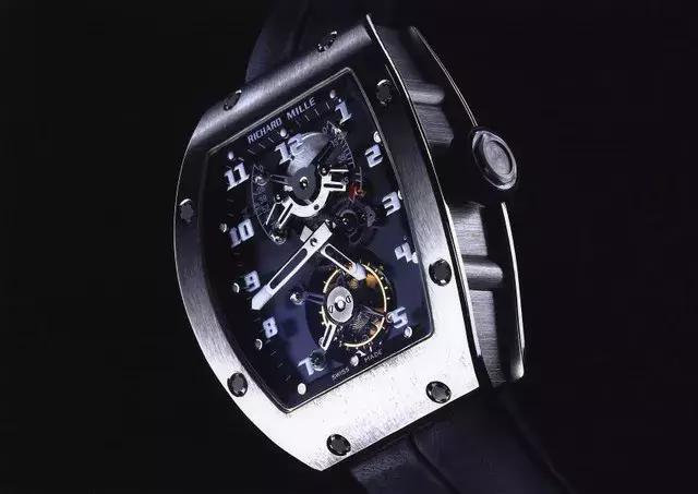 王思聪手上这块透明塑料表居然要2000万!