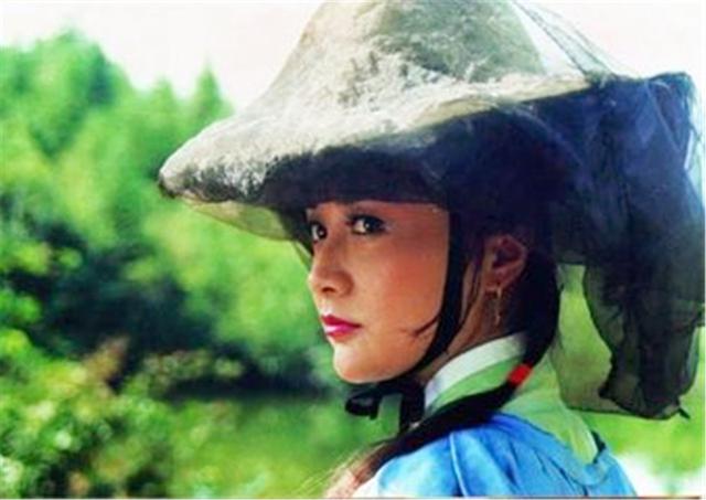 27岁演《风雨丽人》成名，销声匿迹20年，把19岁女儿养成学霸