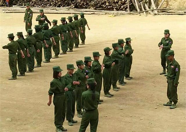 我们的巾帼英雄——果敢女兵