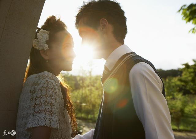 撞见女朋友和老外勾勾搭搭，这样的女人还能要吗？