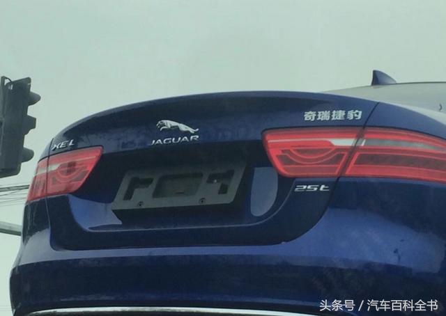 首款国产版的捷豹xe加长版xel实车无伪装谍照得到了曝光,右侧的尾标