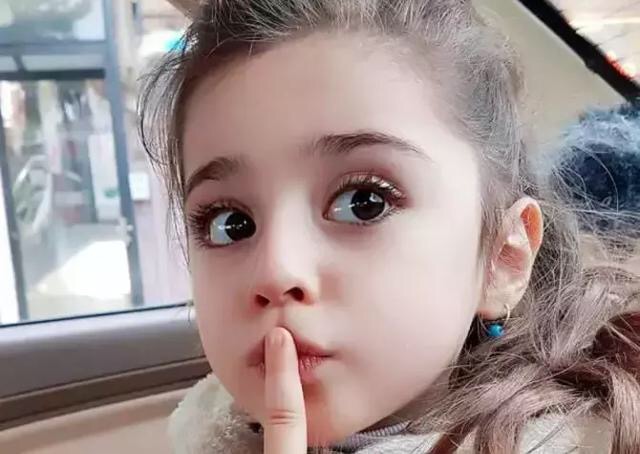 6岁伊朗女孩像天使一样美丽，好想也有一个这样的小女儿啊