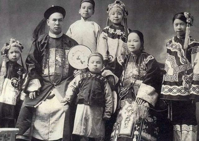 清朝官员妻子的真实照片:比皇帝的妃子更美,最后一位